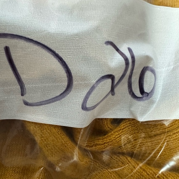 Tory Burch Mustard Yellow Cashmere Sweater Size Medium - Picture 11 of 11